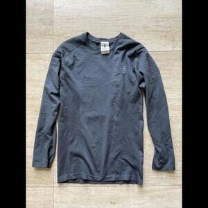 Second Skin Gray Long Sleeve Athletic Top Women’s Size‎ Large